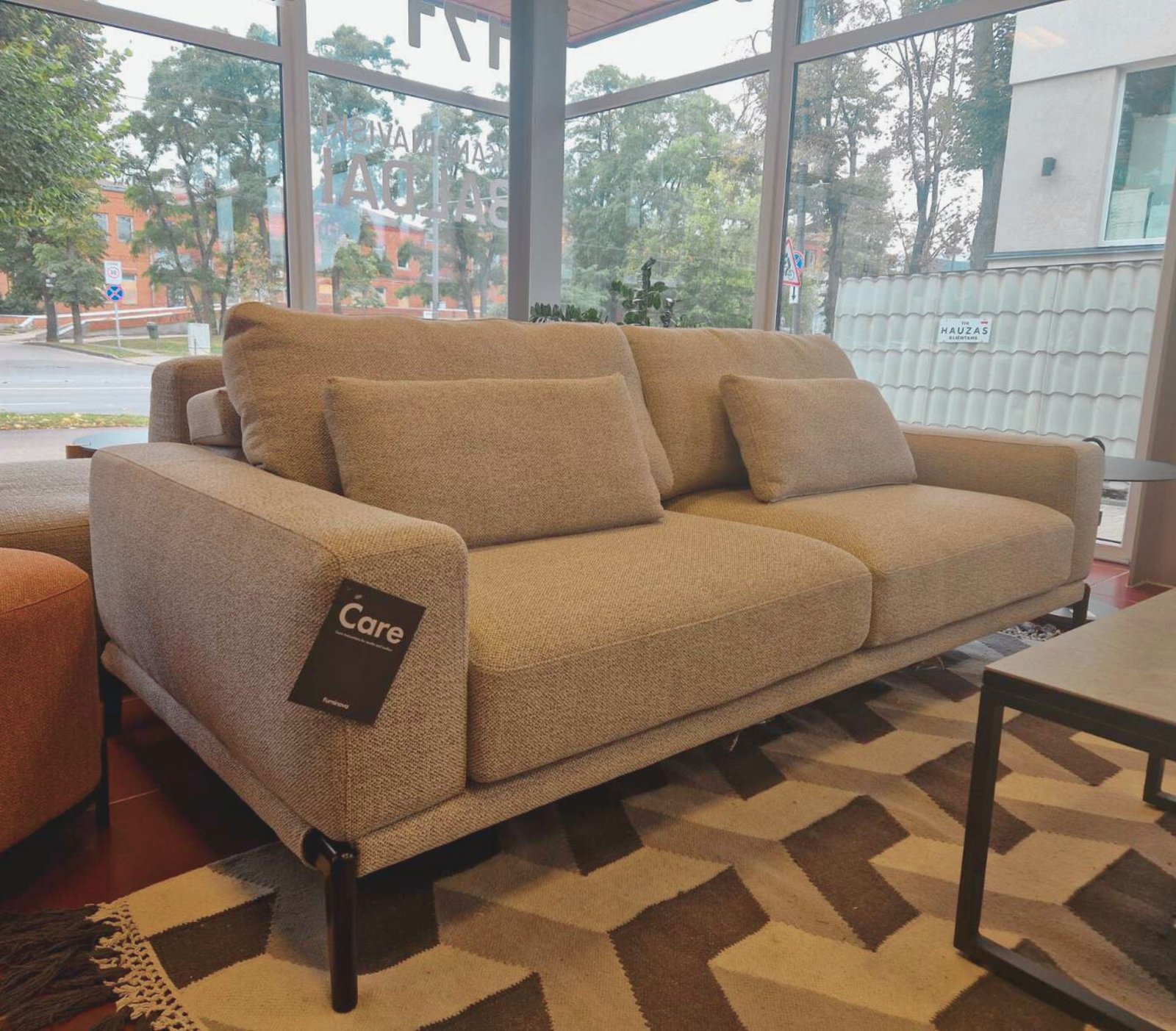 Trivietė sofa JUNE